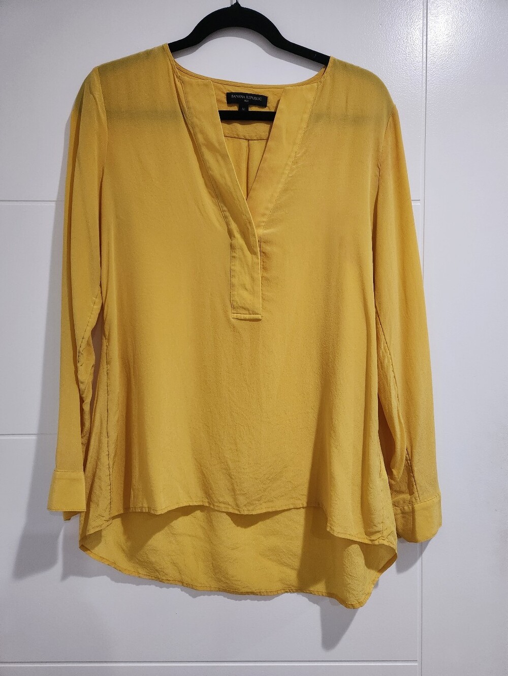 Banana Republic Women's Yellow V-Neck Long Sleeve Tunic 100% Silk